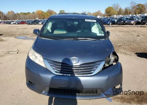 2015 Toyota Sienna Le z USA, uszkodzony, nr VIN 5TDJK3DC5FS127787